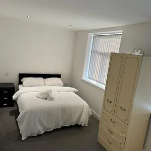 2 Bedroom In Centre Apartment